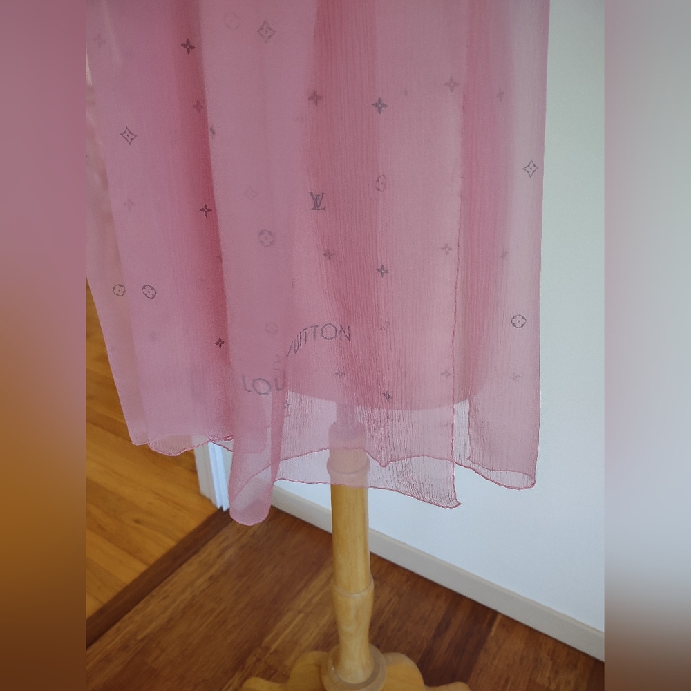 Louis Vuitton Petite Monogram Etole Stole - Picture 8 of 9